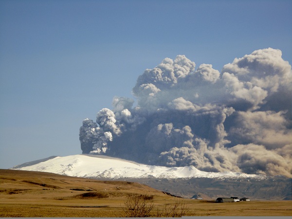  Volcanic (ash) cloud produced by the eruption of Eyjafjallajkull in 2010. 